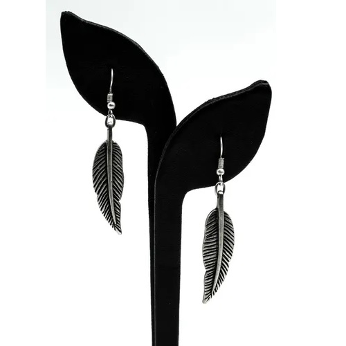 Aretes Turcos Pluma de Zamak y Baño de Plata. Le Bijouterie